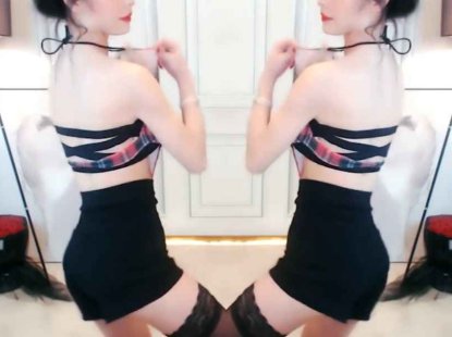 虎牙 小沫沫 热舞视频 ♥热裤黑丝苗条身姿，性感诱惑撅臀热舞♥